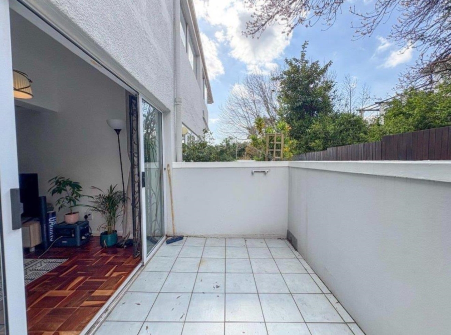 To Let 3 Bedroom Property for Rent in Vredehoek Western Cape